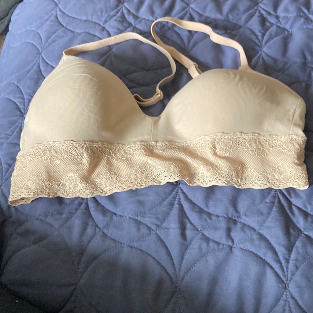 Natori tan bra with lace on bottom